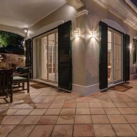 Villa Sleeps 8 Pool Air Con Wifi *