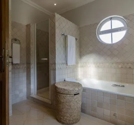Villa Sleeps 8 Pool Air Con Wifi